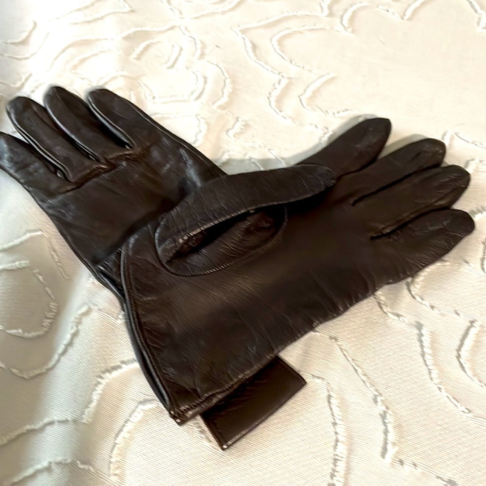 Salvatore Ferragamo size 7 brown lined gloves , hardly worn, soft leather.